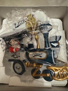 Philadelphia Eagles Train Figurine - Green & Gold Team Decor